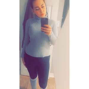 Meet your Posher, Larissa